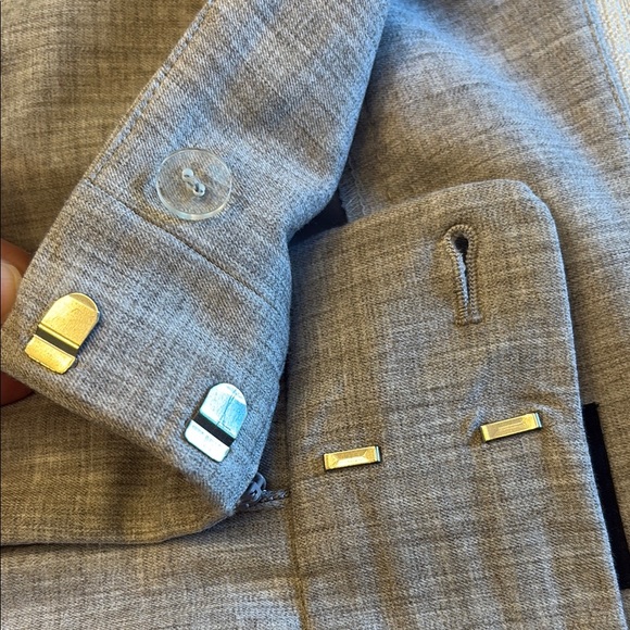 Ann Taylor Women’s Light Gray Suit Separates, size 10 blazer, size 12 pants - Picture 11 of 12